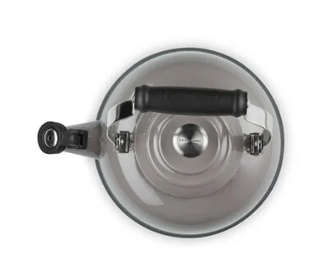 Le Creuset Classic Whistling Kettle 1.7 qt - Oyster