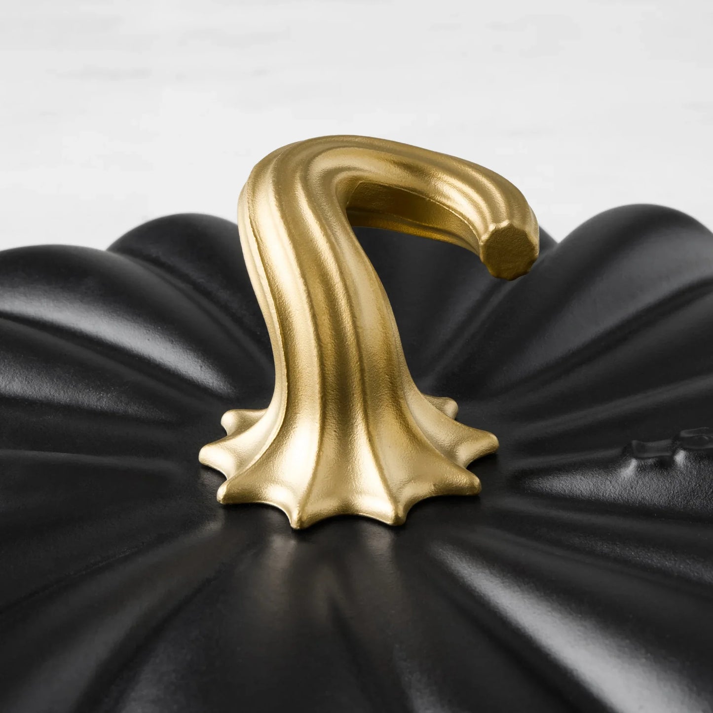 Le Creuset Signature Pumpkin Braiser Licorice - 2.75 Qt