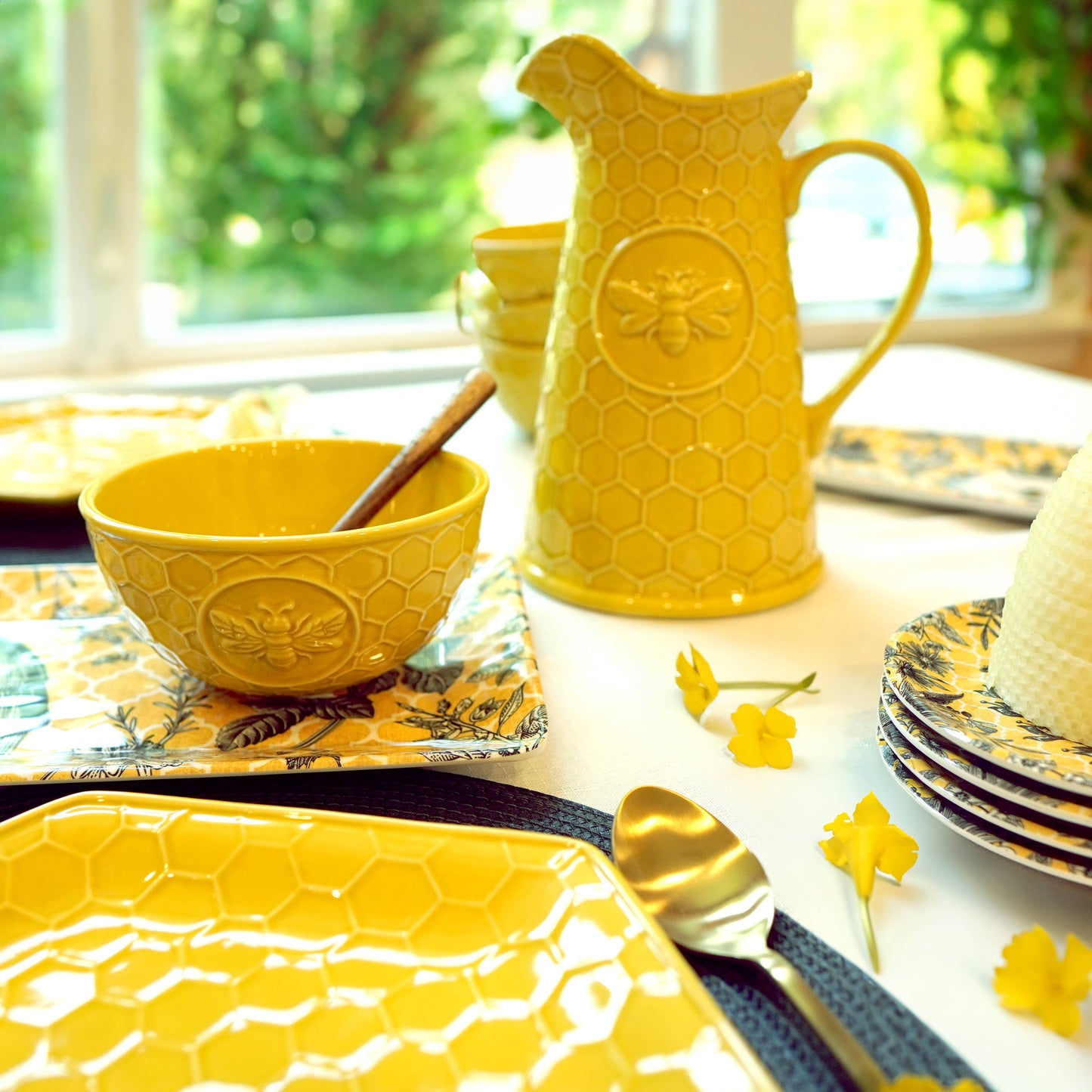 French Bees Embossed Honeycomb Ice Cream Bowl