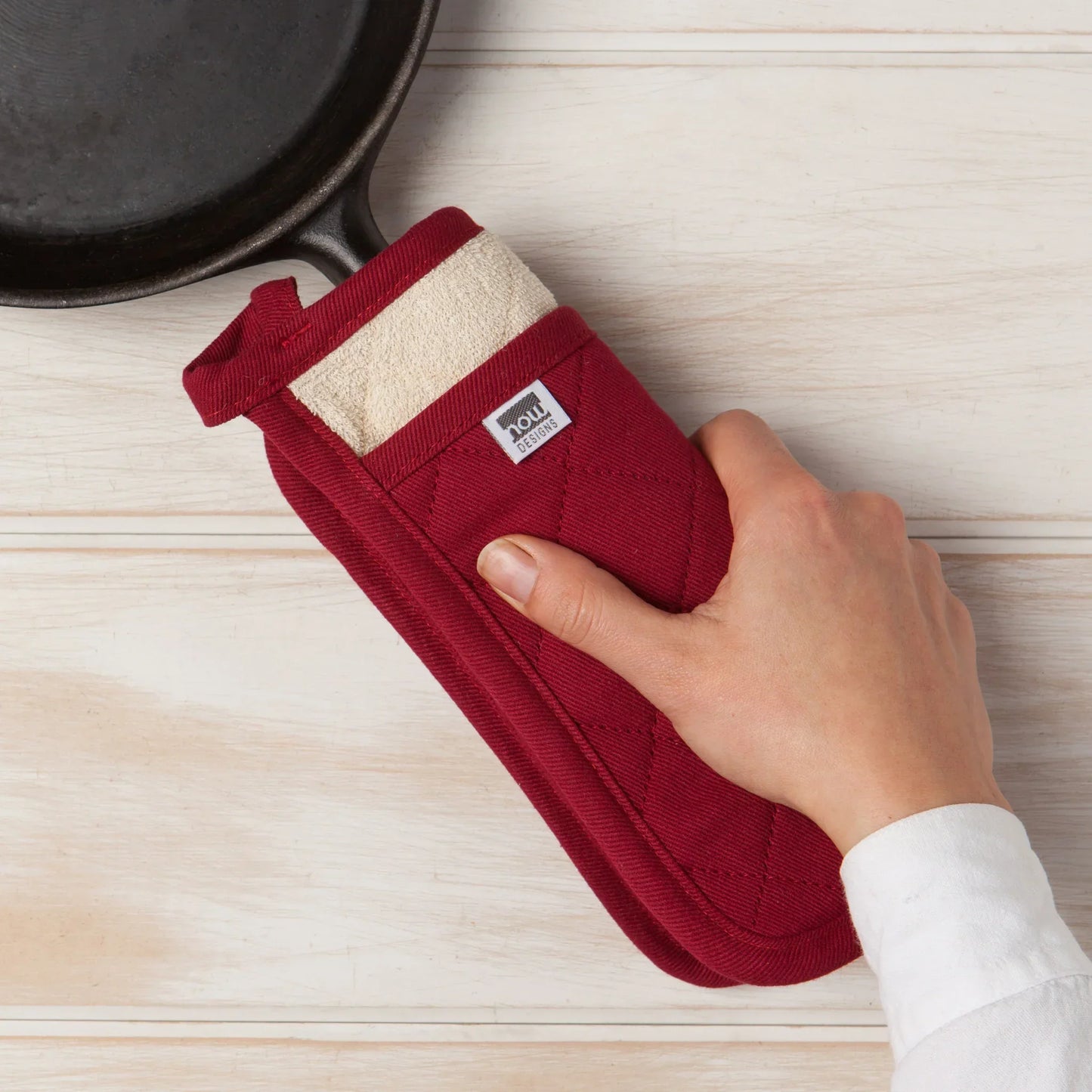 Superior Carmin Red Potholder - Marcel’s Culinary Experience