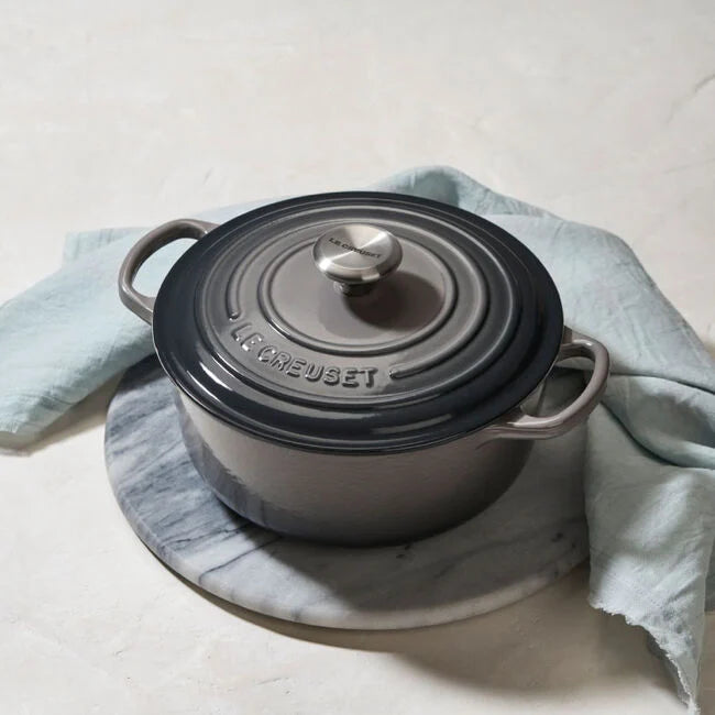 Le Creuset Signature Round Dutch Oven 5.5 qt - Oyster