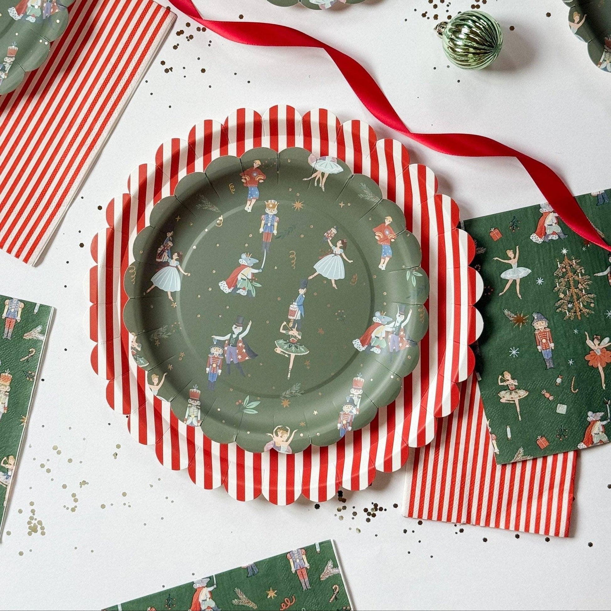 Green Christmas Nutcracker Dinner Napkins (24pcs) - Marcel’s Culinary Experience