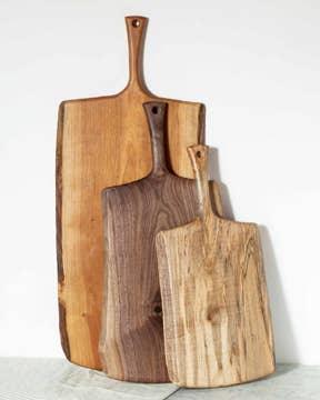 Peterman's 18" BLACK WALNUT SERVING BOARD W/ HANDLE - Marcel’s Culinary Experience