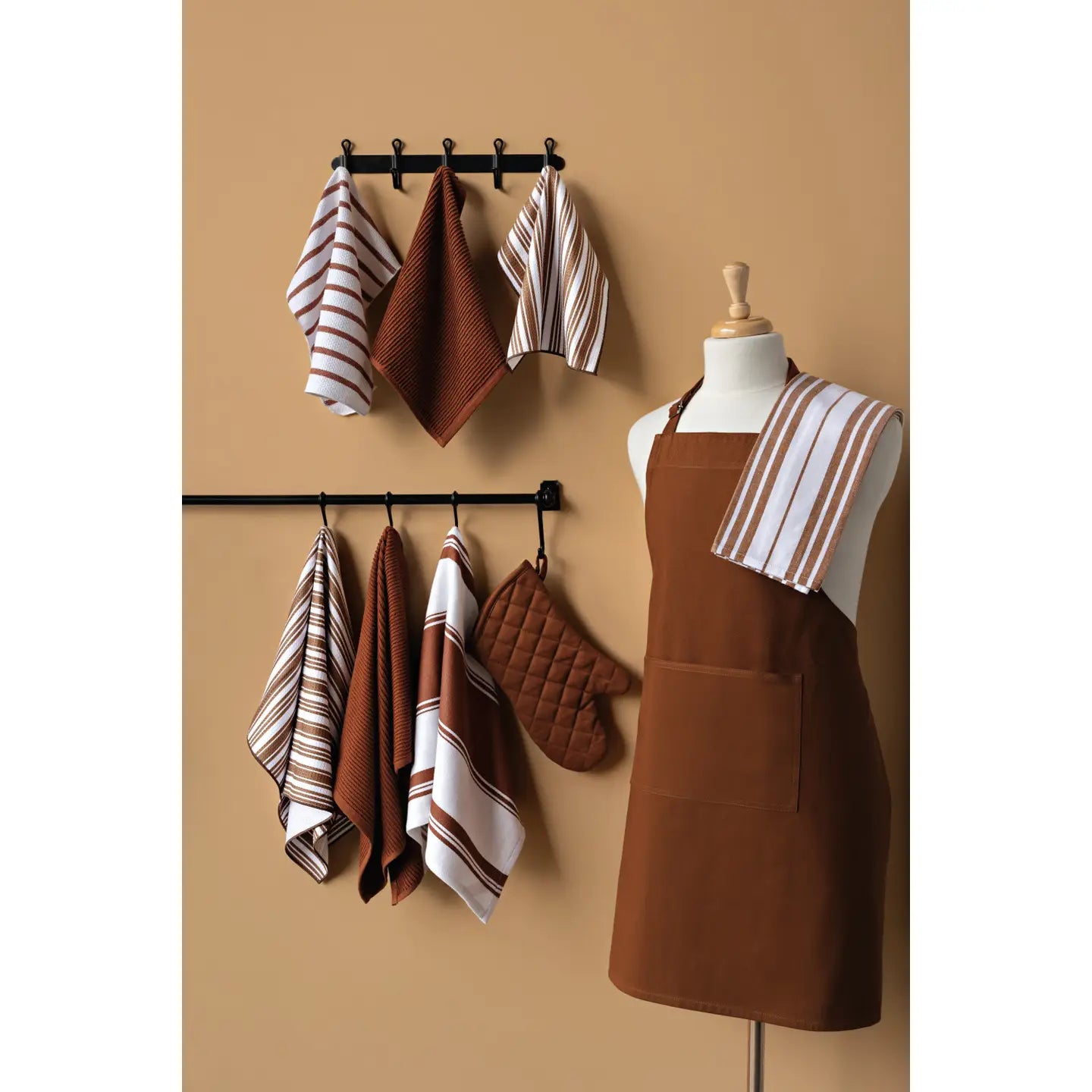 Superior Chestnut Brown Oven Mitt