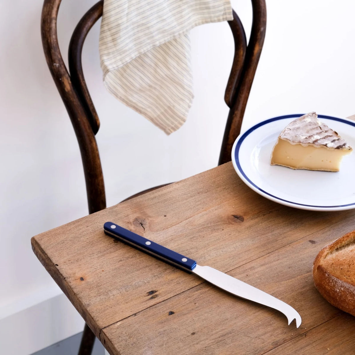 Sabre Bistrot Large Cheese Knife, Navy Blue