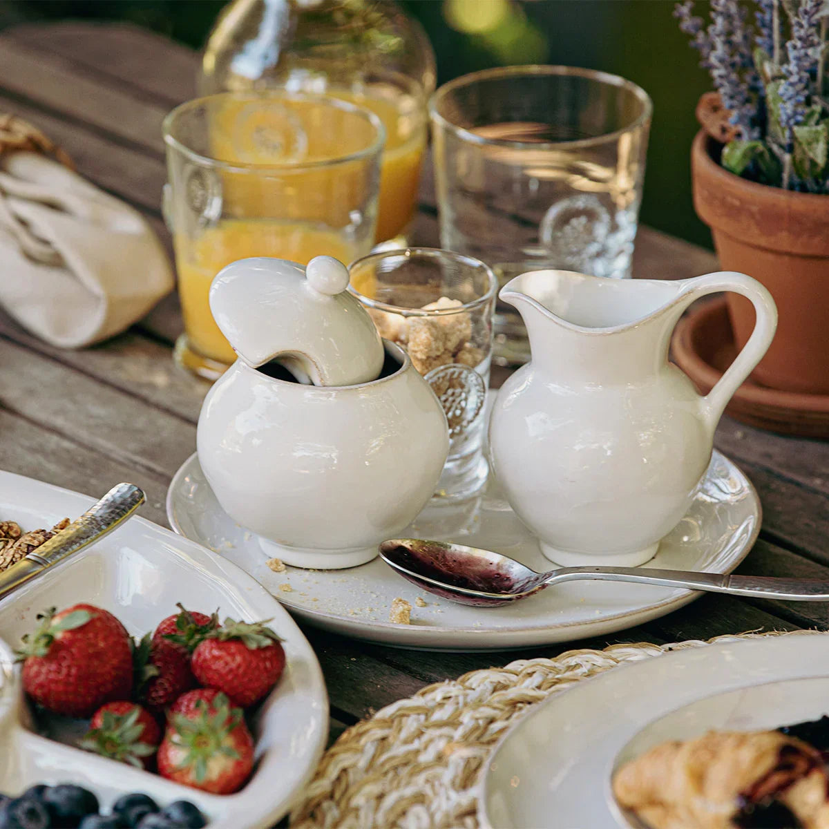 Juliska Puro Sugar Bowl with Lid - Whitewash