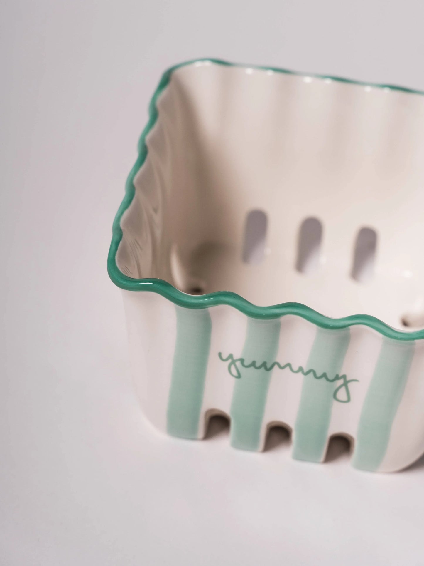Kinsey Scallop Mini Berry Basket