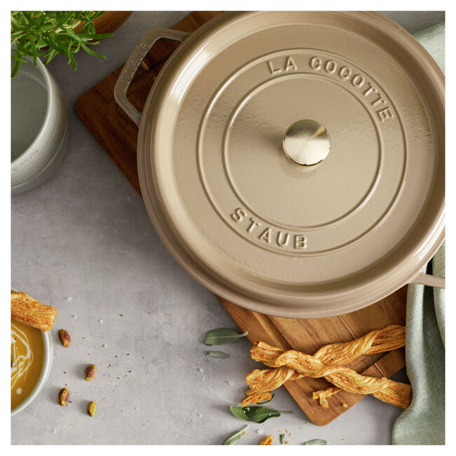 Staub 5.5 qt, Round, Dutch Oven