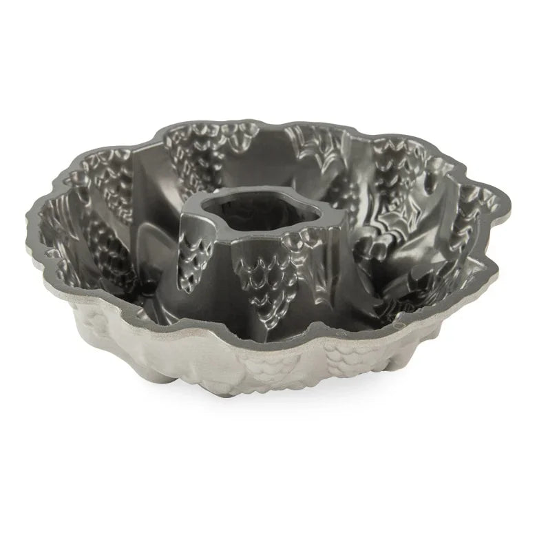 Nordic Ware Holiday Wreath Bundt Pan