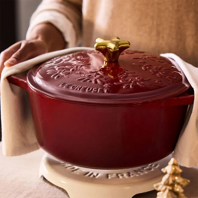 Le Creuset Noël Collection Holiday Tree Signature Round Dutch Oven with Gold Star Knob