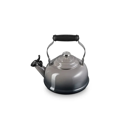 Le Creuset Classic Whistling Kettle 1.7 qt - Oyster