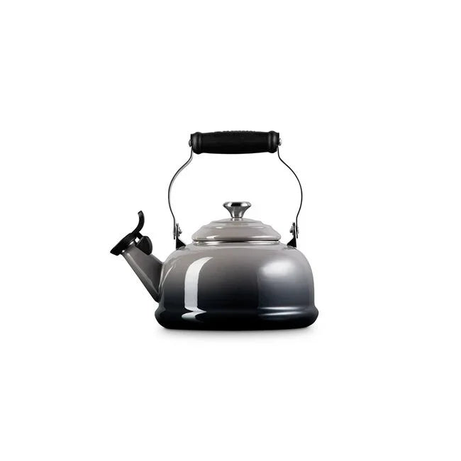 Le Creuset Classic Whistling Kettle 1.7 qt - Oyster
