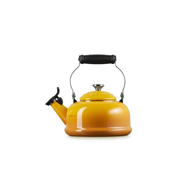 Le Creuset Classic Whistling Kettle - Nectar
