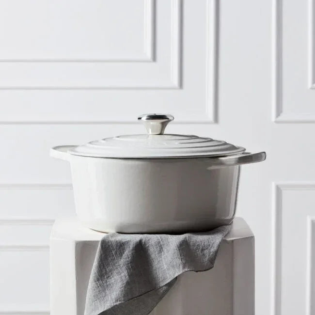 Le Creuset Signature Round Dutch Oven 5.5 qt - White