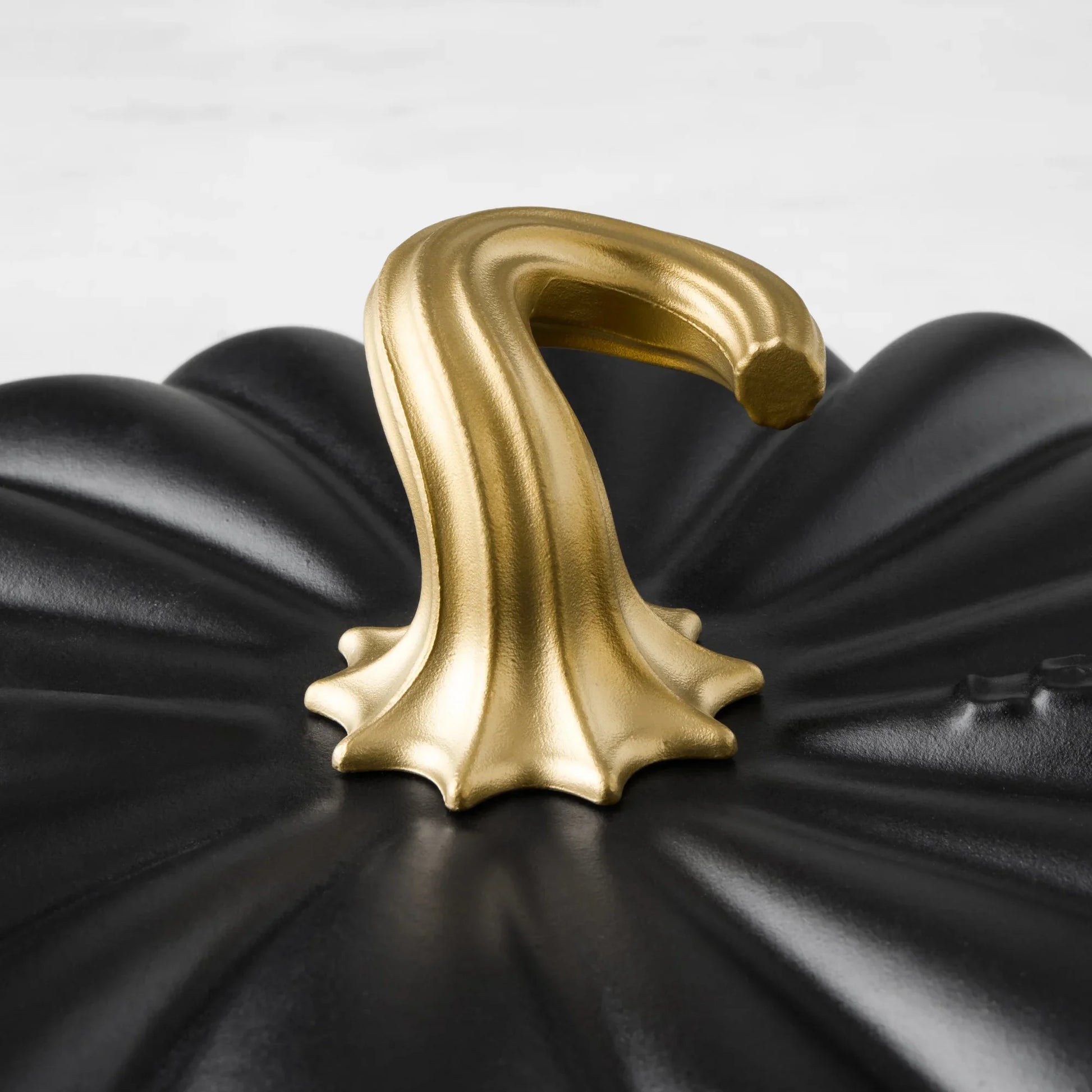 Le Creuset Signature Pumpkin Braiser Licorice - 2.75 Qt