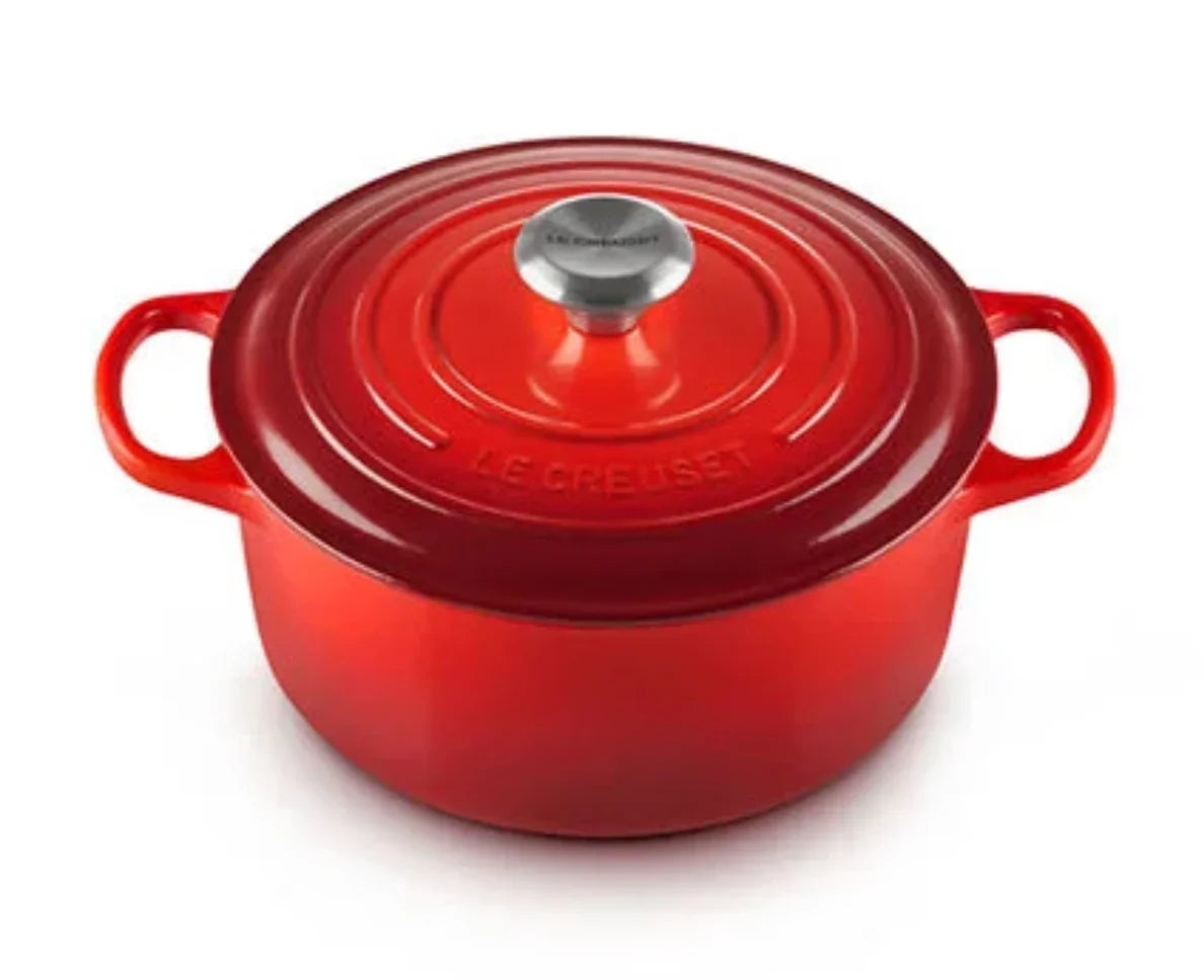 Le Creuset Signature Round Dutch Oven 4.5 qt - Cerise angle