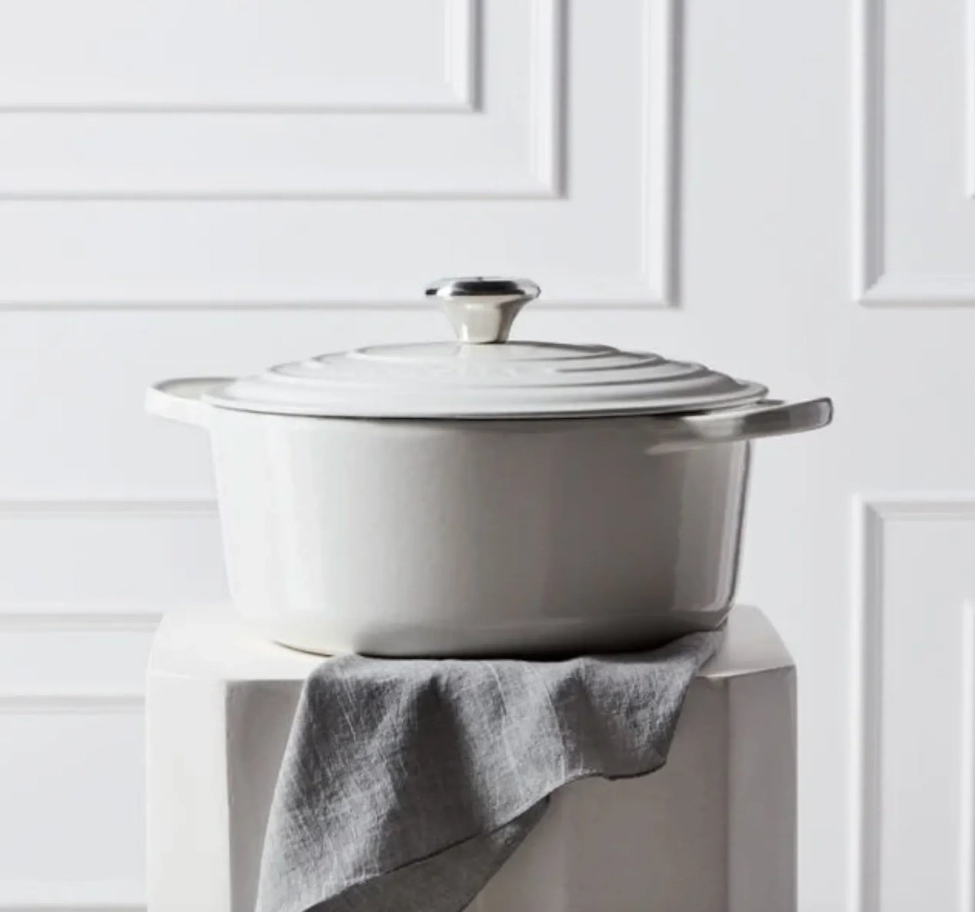 Le Creuset Signature Round Dutch Oven 5.5 qt - White - Marcel’s Culinary Experience