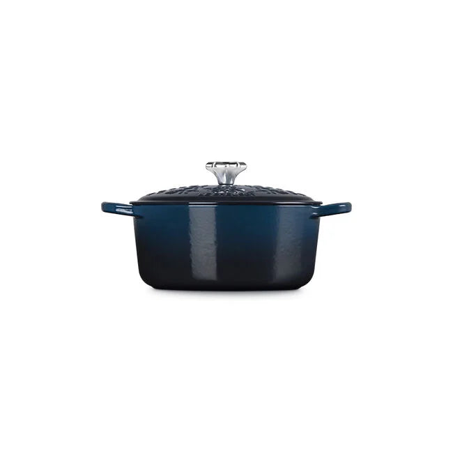 Le Creuset Noël Collection Holiday Tree Signature Round Dutch Oven with Gold Star Knob