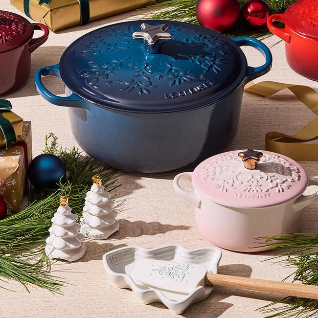 Le Creuset Noël Collection Holiday Tree Signature Round Dutch Oven with Gold Star Knob