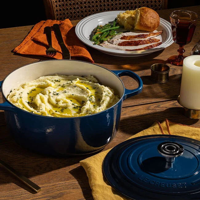 Le Creuset Signature Round Dutch Oven 7.25 Qt, Nuit