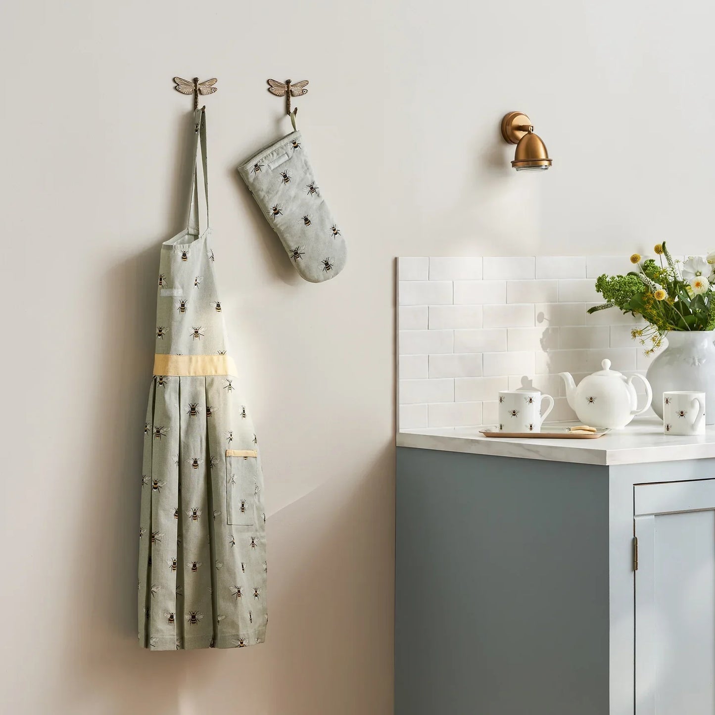 Sophie Allport Bees Vintage Apron - Marcel’s Culinary Experience