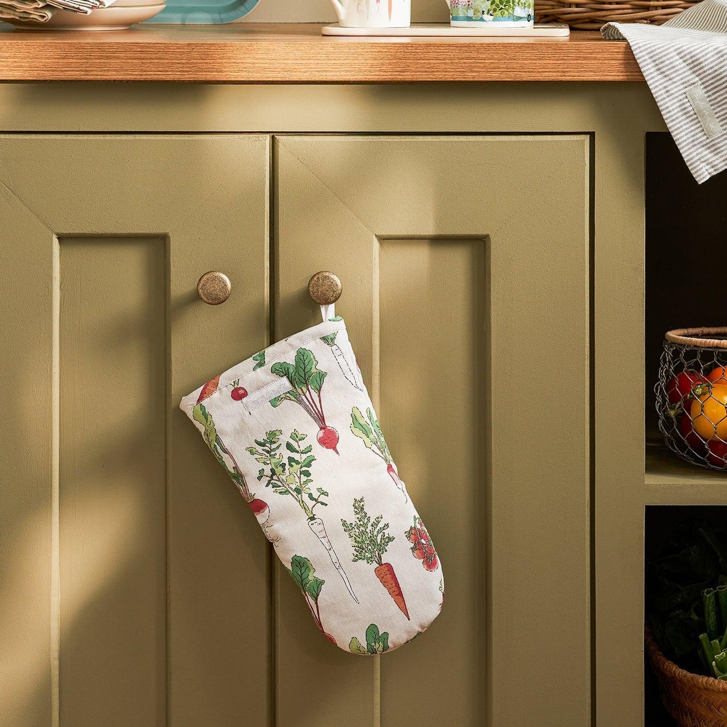 Sophie Allport Garden Vegetables Oven Mitt - Marcel’s Culinary Experience