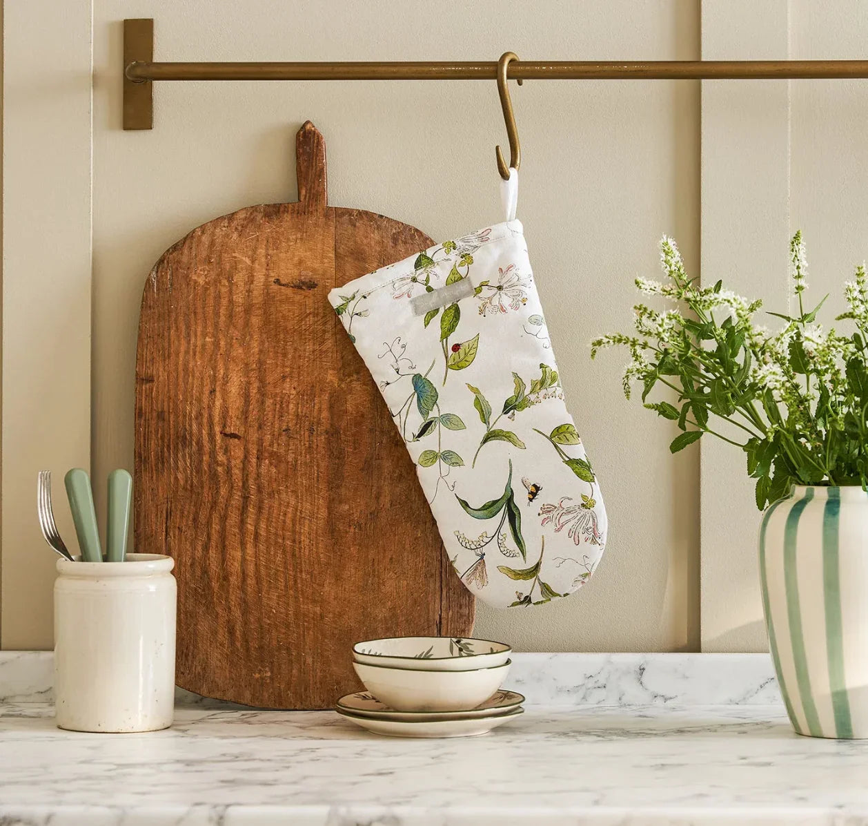 Sophie Allport Wild Floral Oven Mitt - Marcel’s Culinary Experience