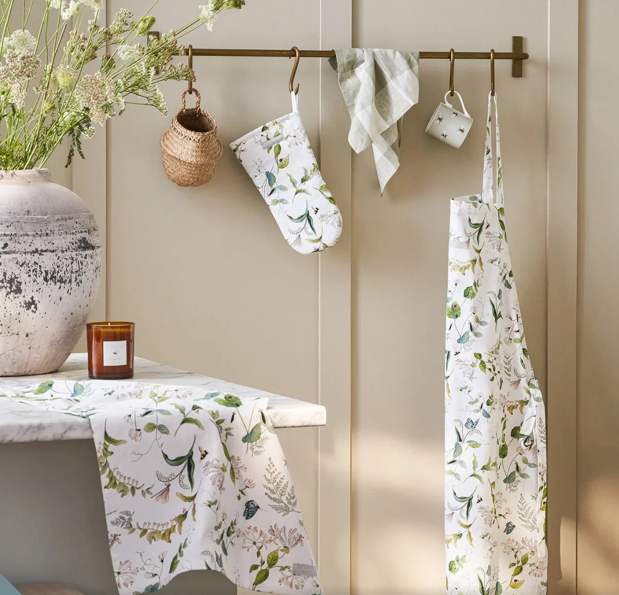 Sophie Allport Wild Floral Oven Mitt - Marcel’s Culinary Experience