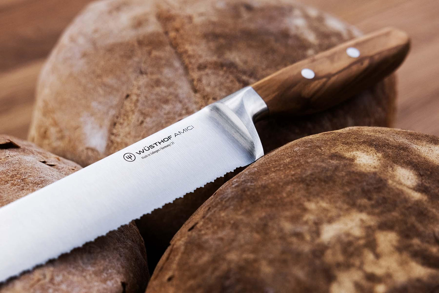 Wüsthof Amici Double-Serrated Bread Knife 9" - Marcel’s Culinary Experience