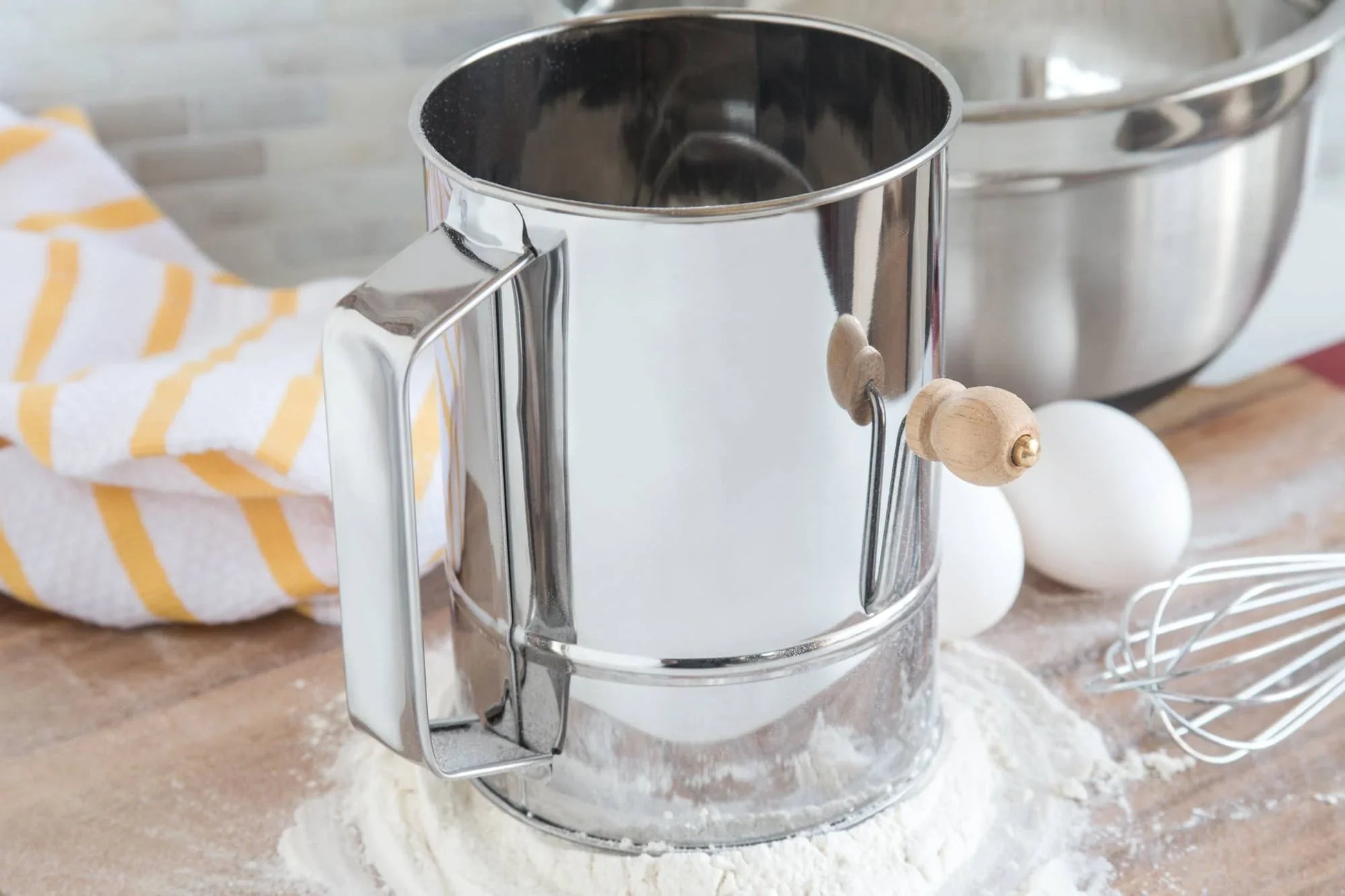 Flour Sifter, 4-Cup, 5.75" x 5.75" x 6.25" - Marcel’s Culinary Experience