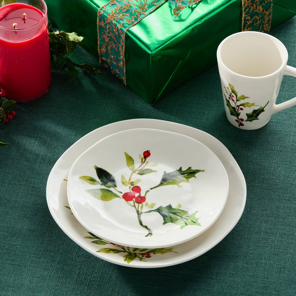 Holly and Vines Dessert Plate 9 in. Assorted