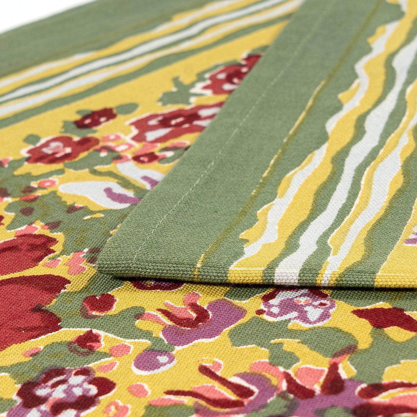 Couleur Nature Jardin Red & Green | Table Runner - Marcel’s Culinary Experience