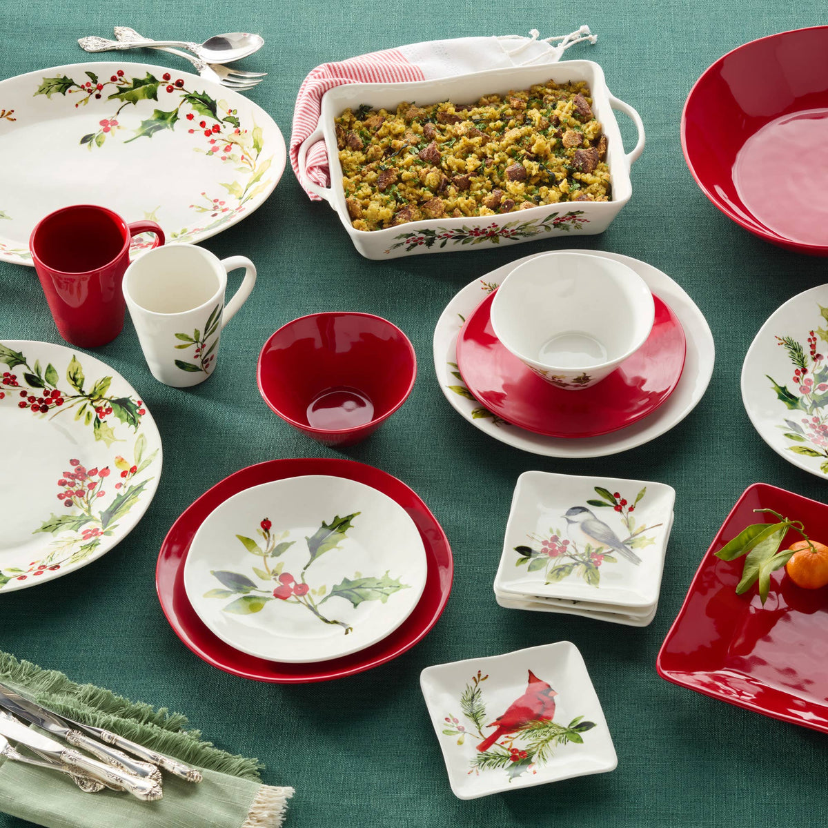 Holly and Vines Dessert Plate 9 in. Assorted