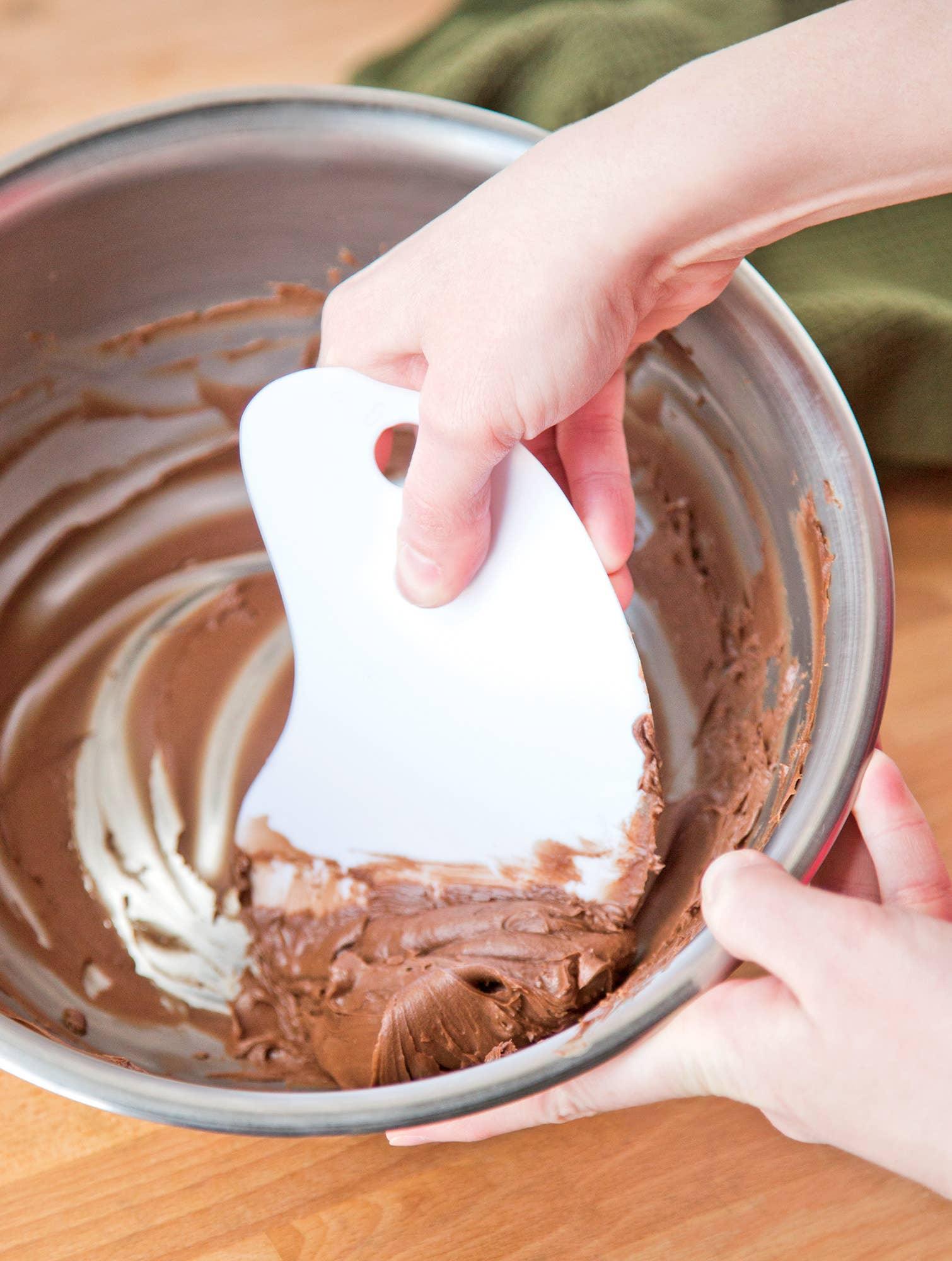 Bowl Scraper, Plastic, White, 11.6" x 4" x 6.5" - Marcel’s Culinary Experience