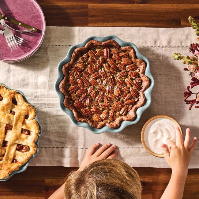 Le Creuset Heritage Fluted Pie Dish - Sea Salt