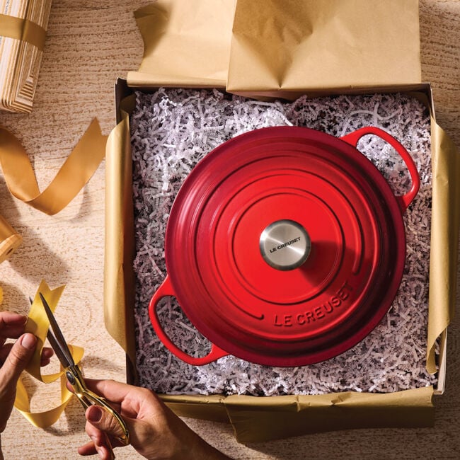 Le Creuset Signature Round Dutch Oven 5.5 qt - Cerise