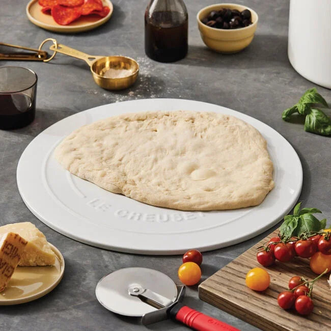 Le Creuset Round Pizza Stone - White - Marcel’s Culinary Experience