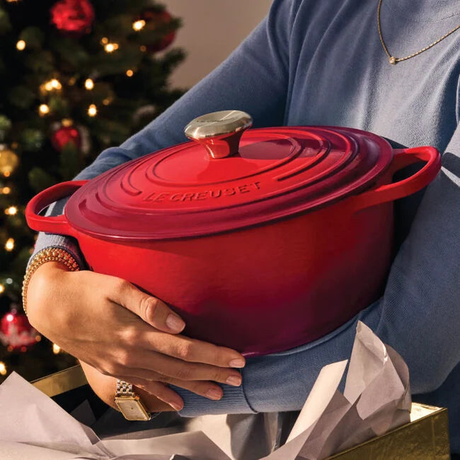 Le Creuset Signature Round Dutch Oven 5.5 qt - Cerise