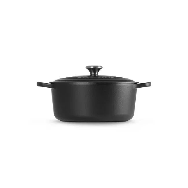 Le Creuset Signature Round Dutch Oven 7.25 qt - Licorice