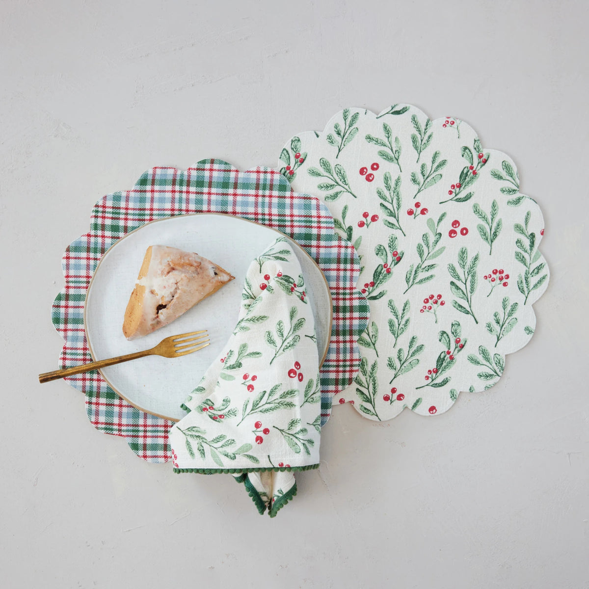 Scalloped Plaid Cotton Placemat, 15 Inches