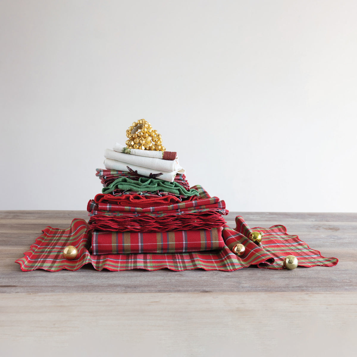 Tartan Plaid Quilted Cotton Scalloped Placemat | 19 × 13 Inches